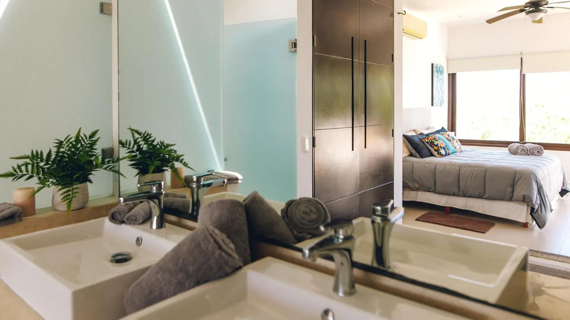 Beachside Bliss Modern 3Story Villa With Deck And Grill Akumal Apartment