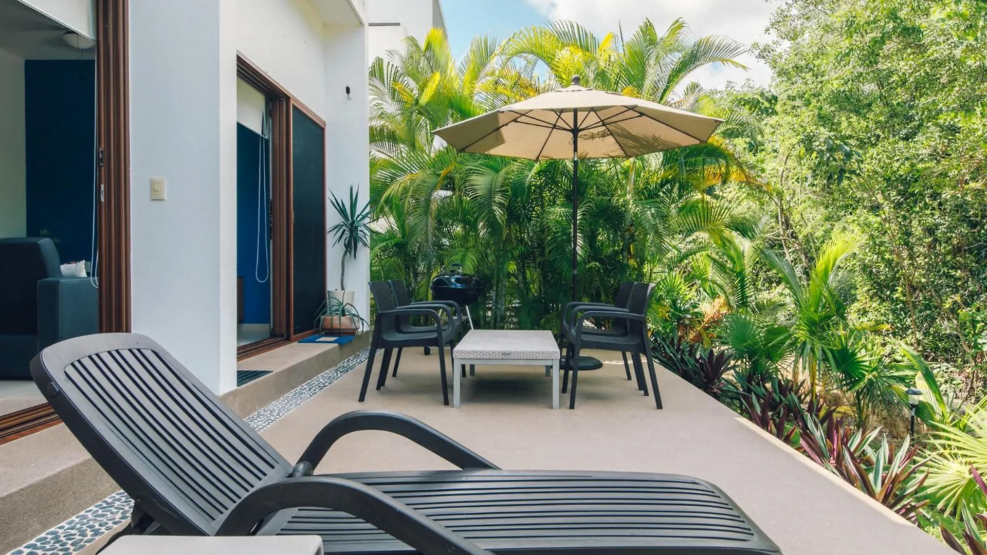 Beachside Bliss Modern 3Story Villa With Deck And Grill Akumal Mexico