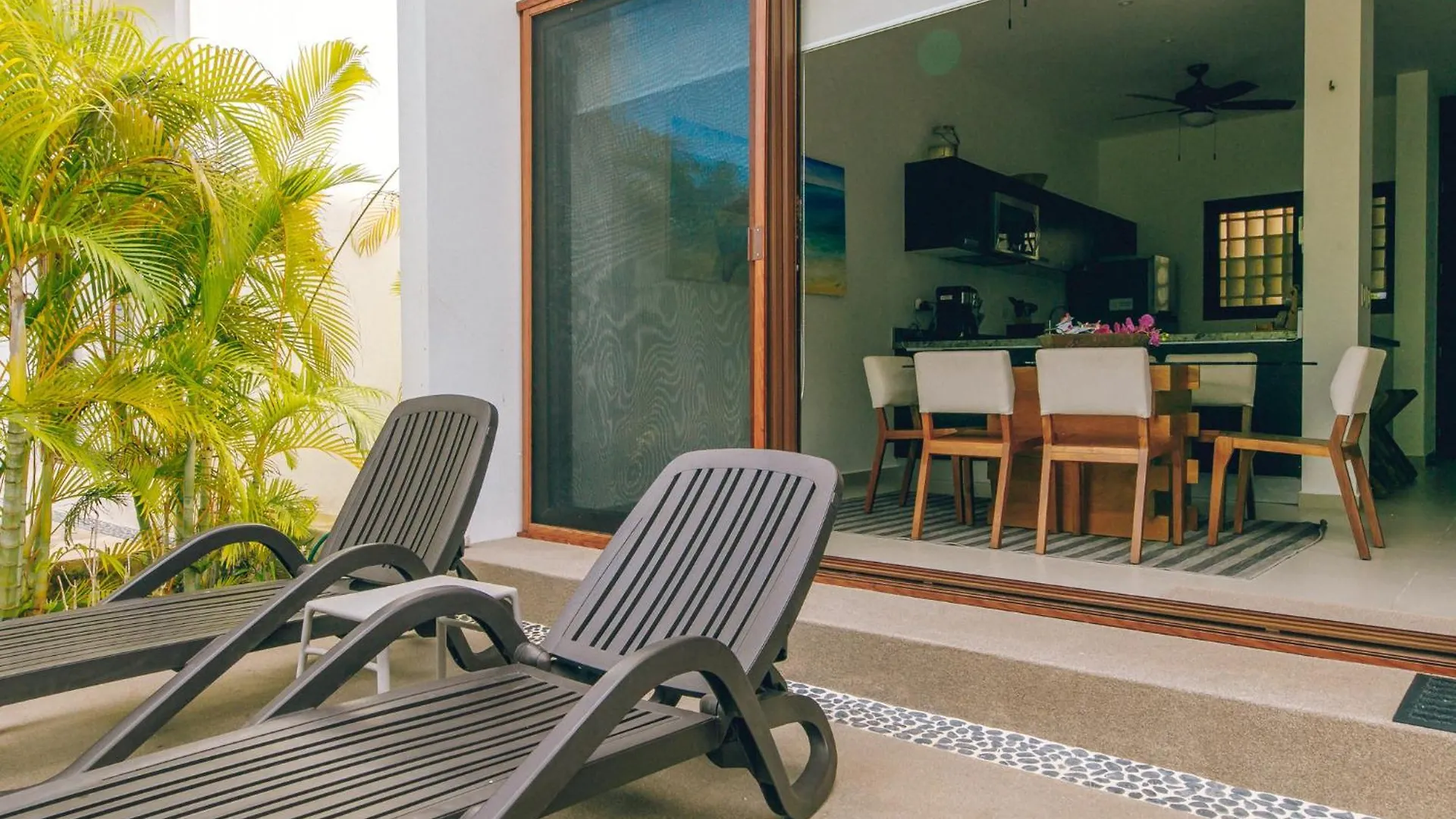 Beachside Bliss Modern 3Story Villa With Deck And Grill Akumal Mexico